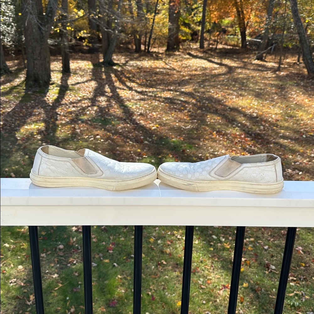 Gucci White Microguccissima Pattern Leather Sneakers w free  Gucci wristlet - Picture 11 of 16